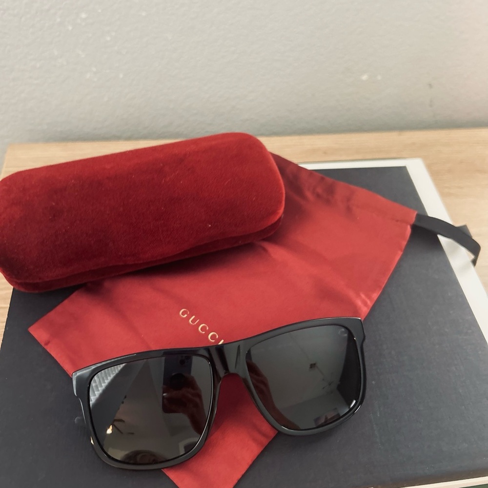 Black Gucci Sunglasses